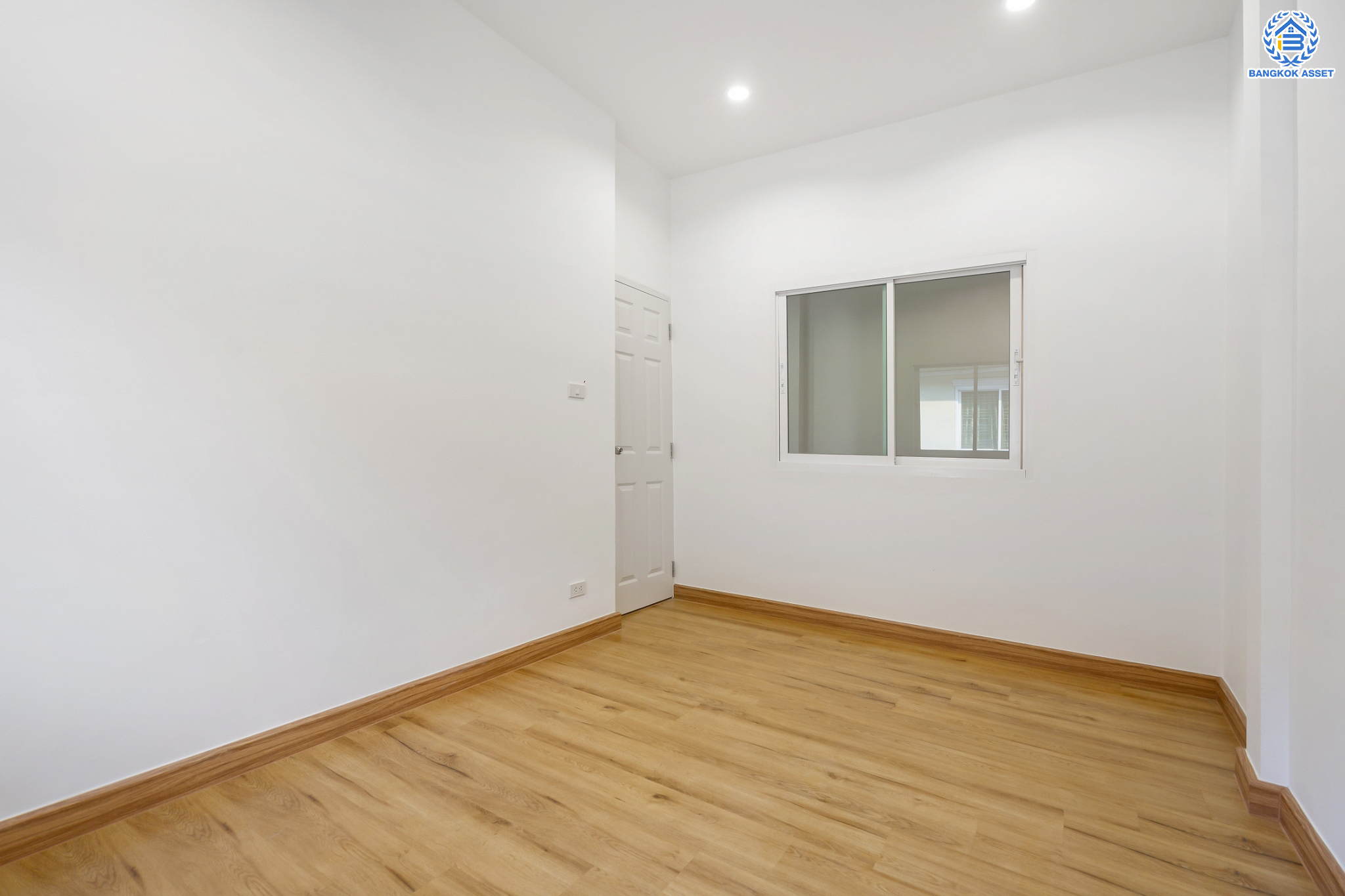 บ้านมือสองตกแต่งใหม่ ม.มณฑล8 ทวีวัฒนา ทาวน์เฮ้าส์เนื้อที่ 22.5 ตร.ว. ฟังก์ชัน 3 ห้องนอน 1 ห้องน้ำ 1 ห้องอเนกประสงค์ 1 ที่จอดรถ เชื่อมต่อทุกการเดินทางทั้ง ถ.เพชกษม, ถ.พุทธมณฑลสาย3, ถ.กาญจนาภิเษก ใกล้เดอะมอลล์บางแค และรถไฟฟ้าสายสีน้ำเงิน "สถานีหลักสอง"